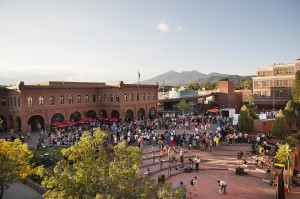A crowd gathers in Flagstaff downtown for the Downtown Art Walk event.  Photo from the City of Flagstaff 